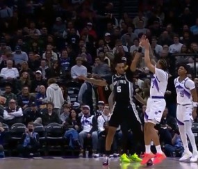 开云体育直播-这球升级一级恶意！基昂特·乔治三分命中 卡斯尔扑防不及送加罚