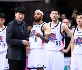 山东男篮好消息！内线大将克里斯将复出，琼斯和斯蒂尔二选一离队