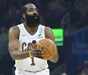 开云体育在直播-末节被一波流！单场净负22分追平哈登骑士生涯最大输球分差